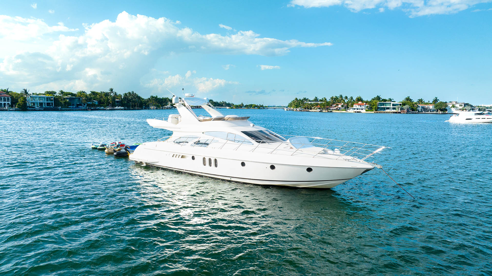 65ft Azimut — Profile View