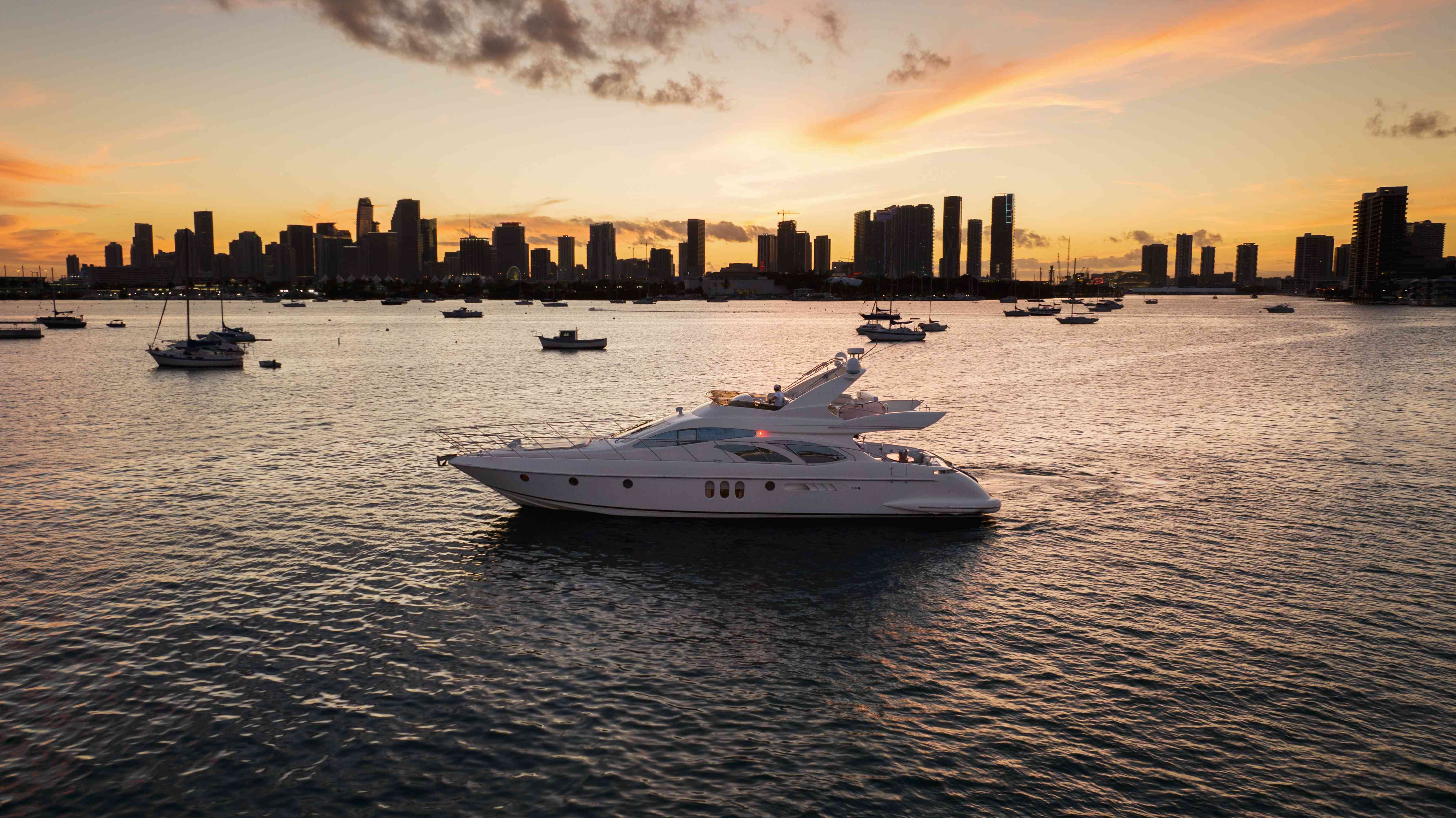 65ft Azimut — Miami Sunset